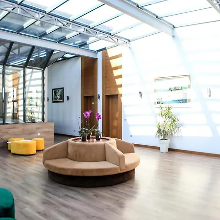 Golden Ring Hotel Farke e Madhe