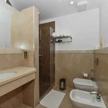 Golden Ring Otel Farke e Madhe